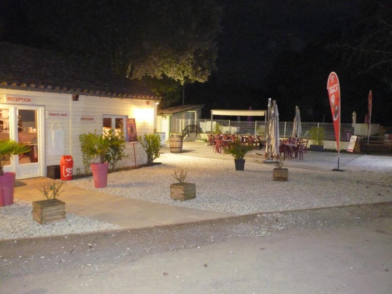 Camping De Graniers Monoblet Esterno foto