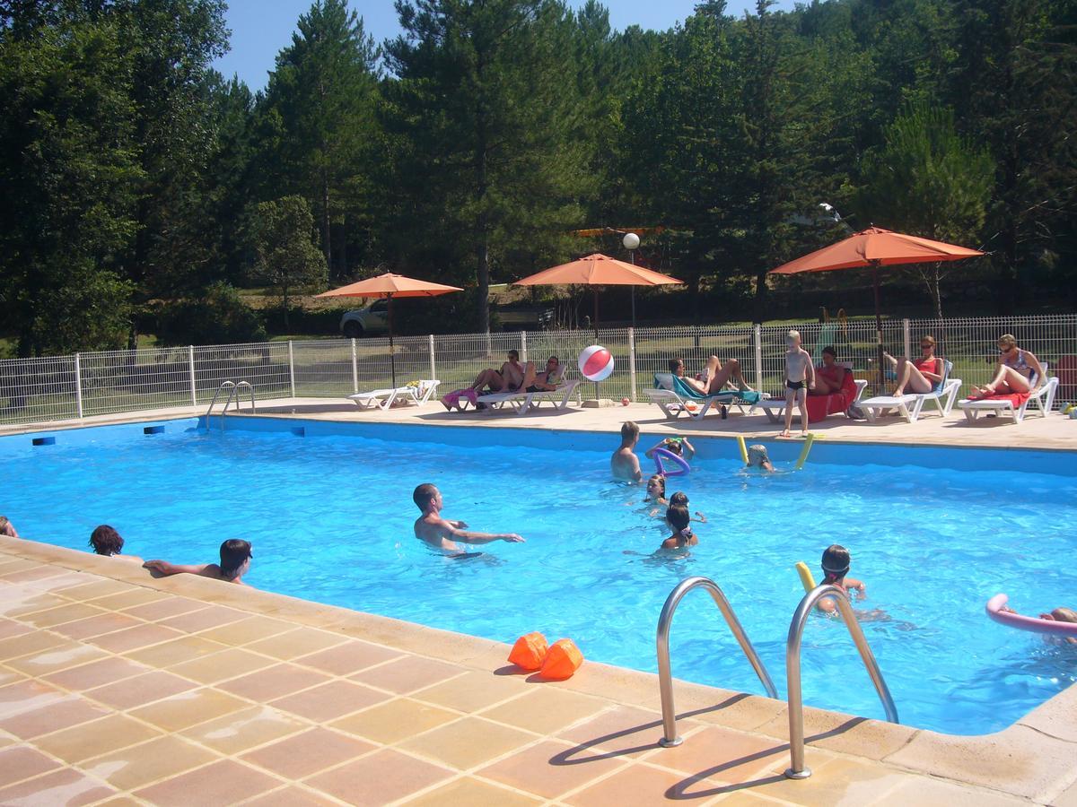 Camping De Graniers Monoblet Esterno foto
