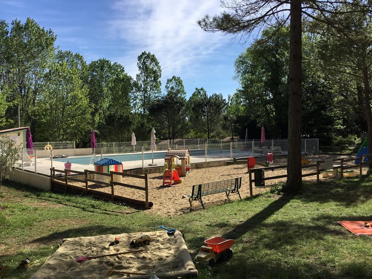 Camping De Graniers Monoblet Esterno foto