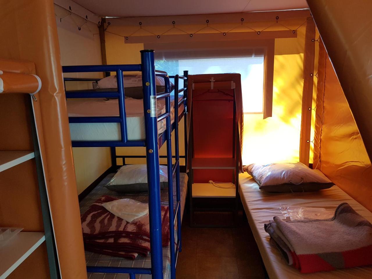 Camping De Graniers Monoblet Esterno foto